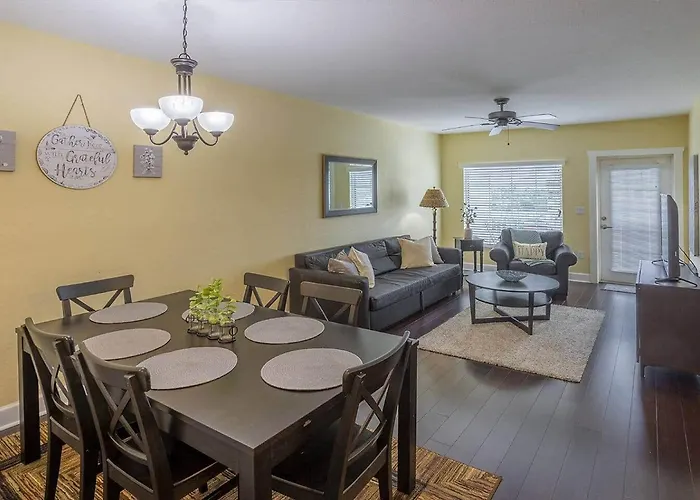 Waterfront At Harbourside At Marker 33 Apartment