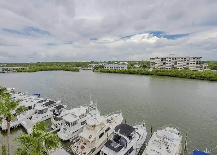 Waterfront At Harbourside At Marker 33