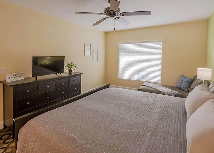 Waterfront At Harbourside At Marker 33 Apartment